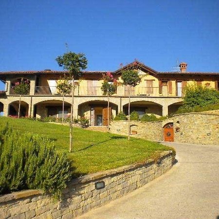 Montabone Azienda Agrituristica Alcastle מראה חיצוני תמונה