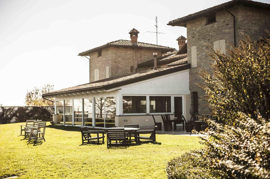 Montabone Azienda Agrituristica Alcastle מראה חיצוני תמונה