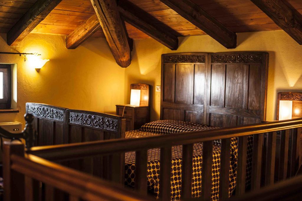 Montabone Azienda Agrituristica Alcastle מראה חיצוני תמונה