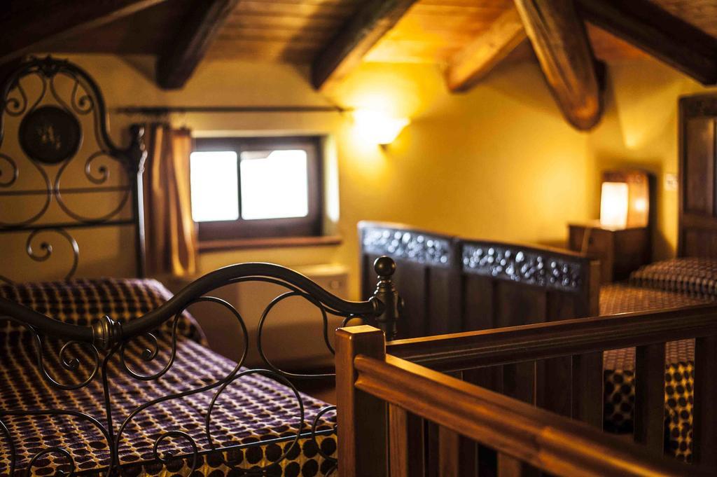 Montabone Azienda Agrituristica Alcastle מראה חיצוני תמונה