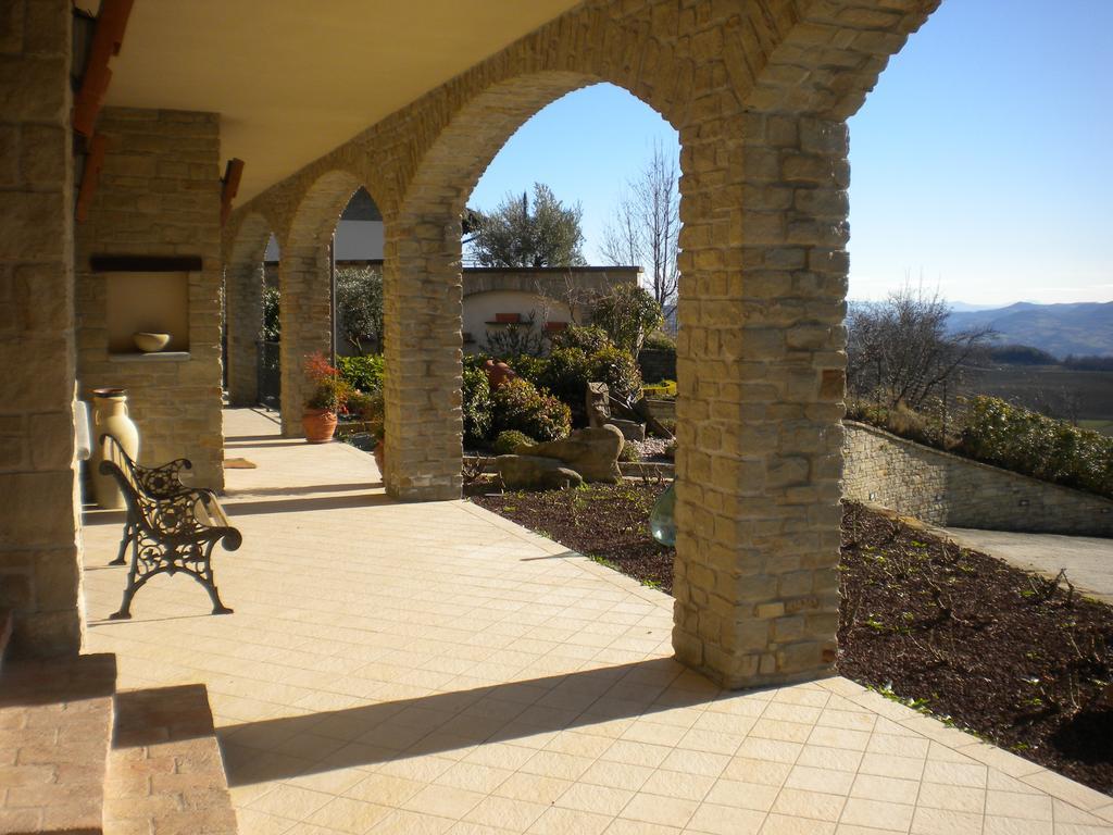 Montabone Azienda Agrituristica Alcastle מראה חיצוני תמונה