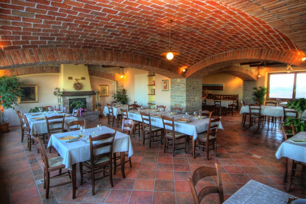 Montabone Azienda Agrituristica Alcastle מראה חיצוני תמונה